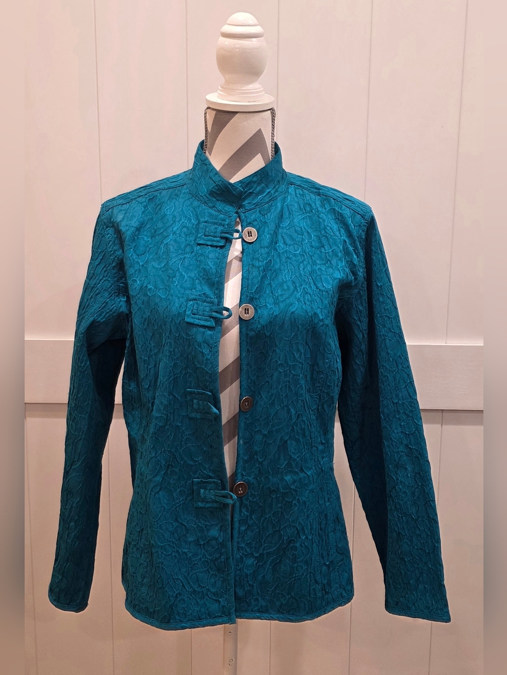 Chico's Women's Button Front Light Jacket Size 1 -Item 150